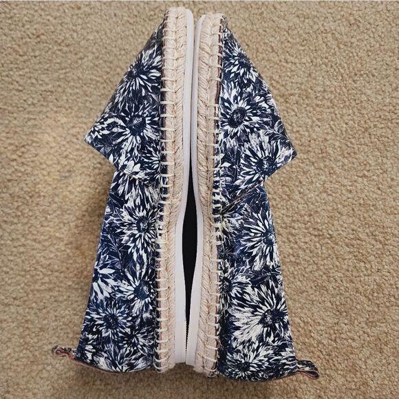 Kelsi Dagger  - Picture 6 of 9